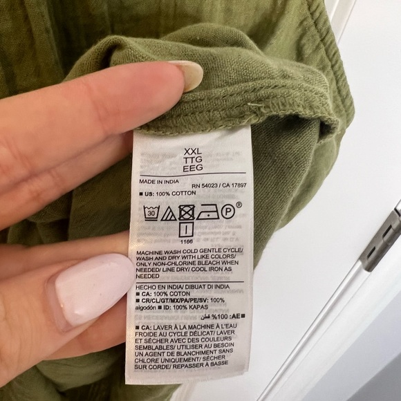 NWT Old Navy Tie-Back Cutout Swing Blouse - Picture 6 of 6